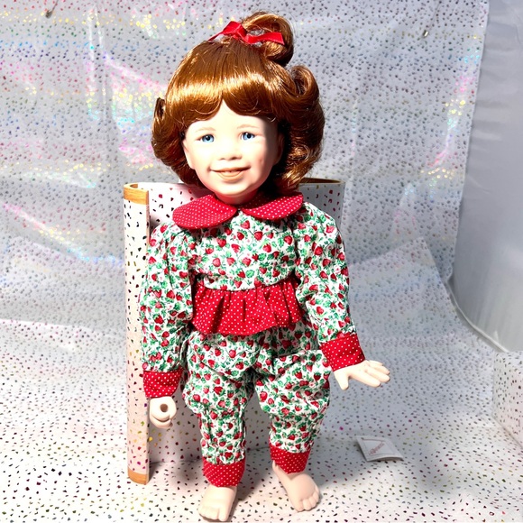 Ashton-Drake Galleries Porcelain Doll, Princess, My Heart Belongs to Daddy - Picture 3 of 8